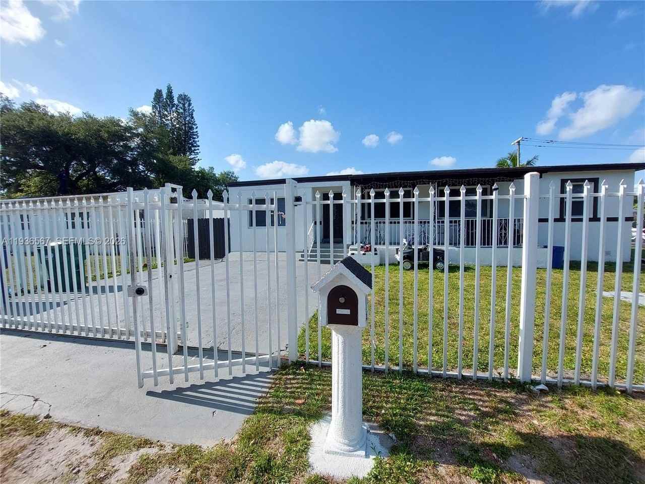 1011 Nw 145th St #2 - Photo 4 of 10