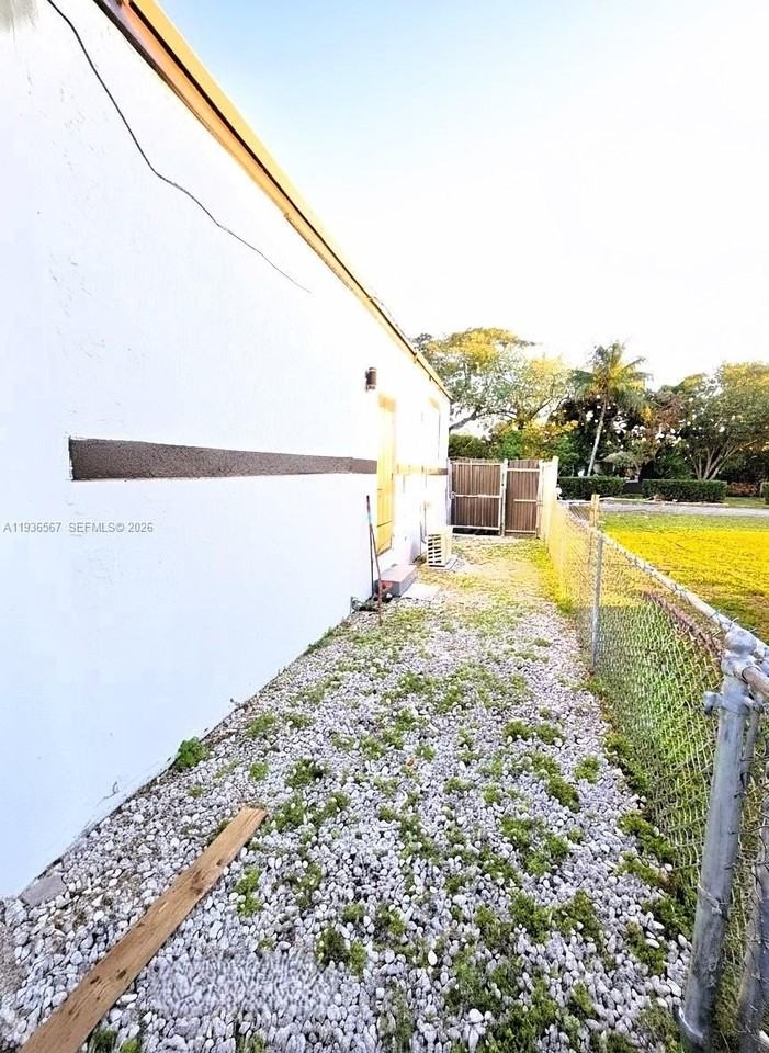 1011 Nw 145th St #2 - Photo 6 of 10