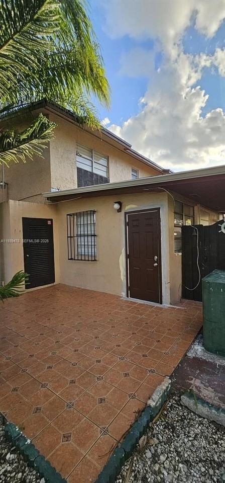 120 Sw 108th Ave #I1 - Photo 2 of 19