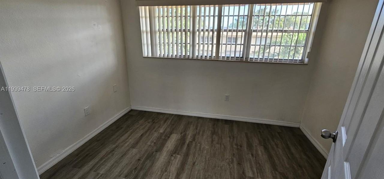 120 Sw 108th Ave #I1 - Photo 7 of 19