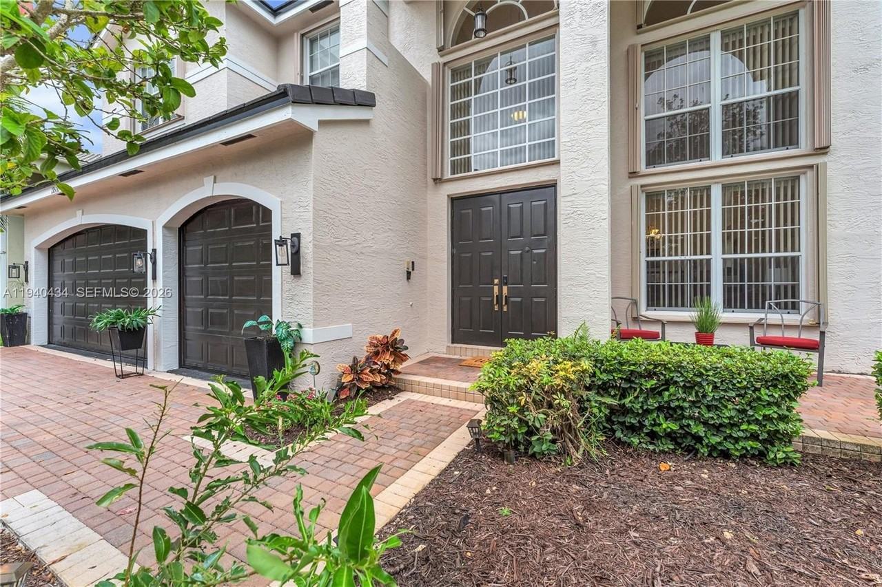 19500 Sw 39th Ct - Photo 3 of 50