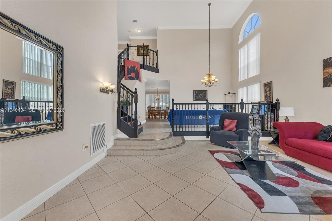 19500 Sw 39th Ct - Photo 5 of 50