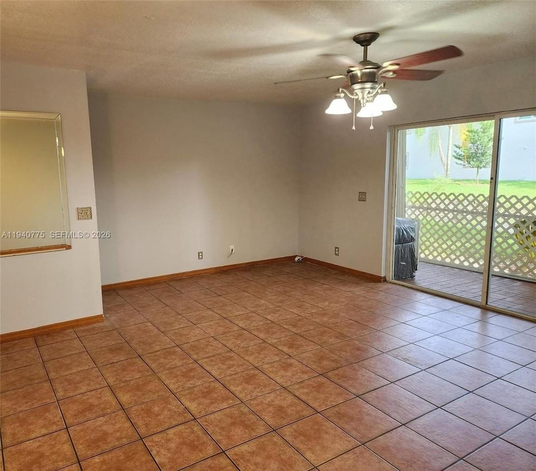 9537 Nw 42nd St - Photo 7 of 23