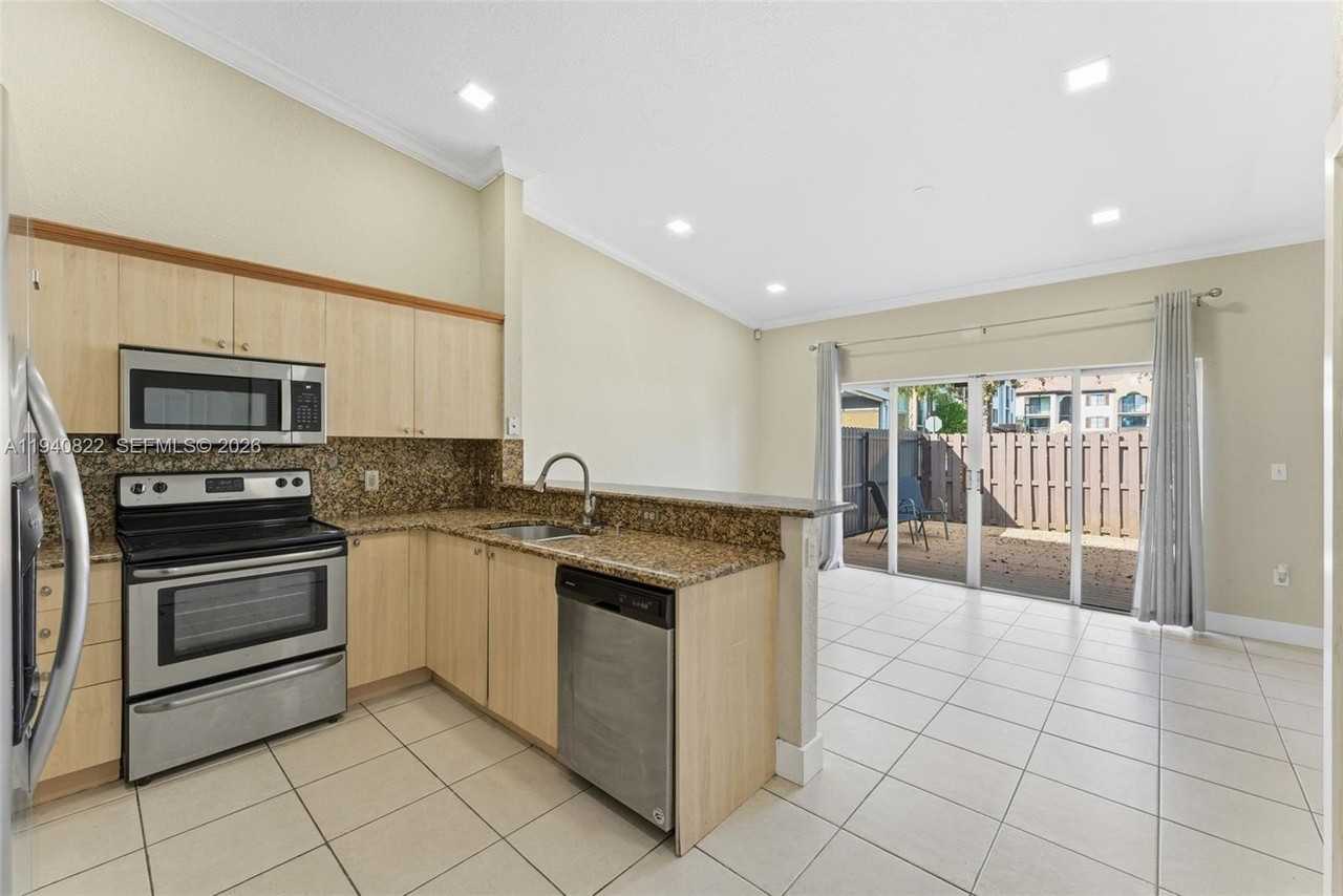 13755 Sw 169th Ter - Photo 2 of 15