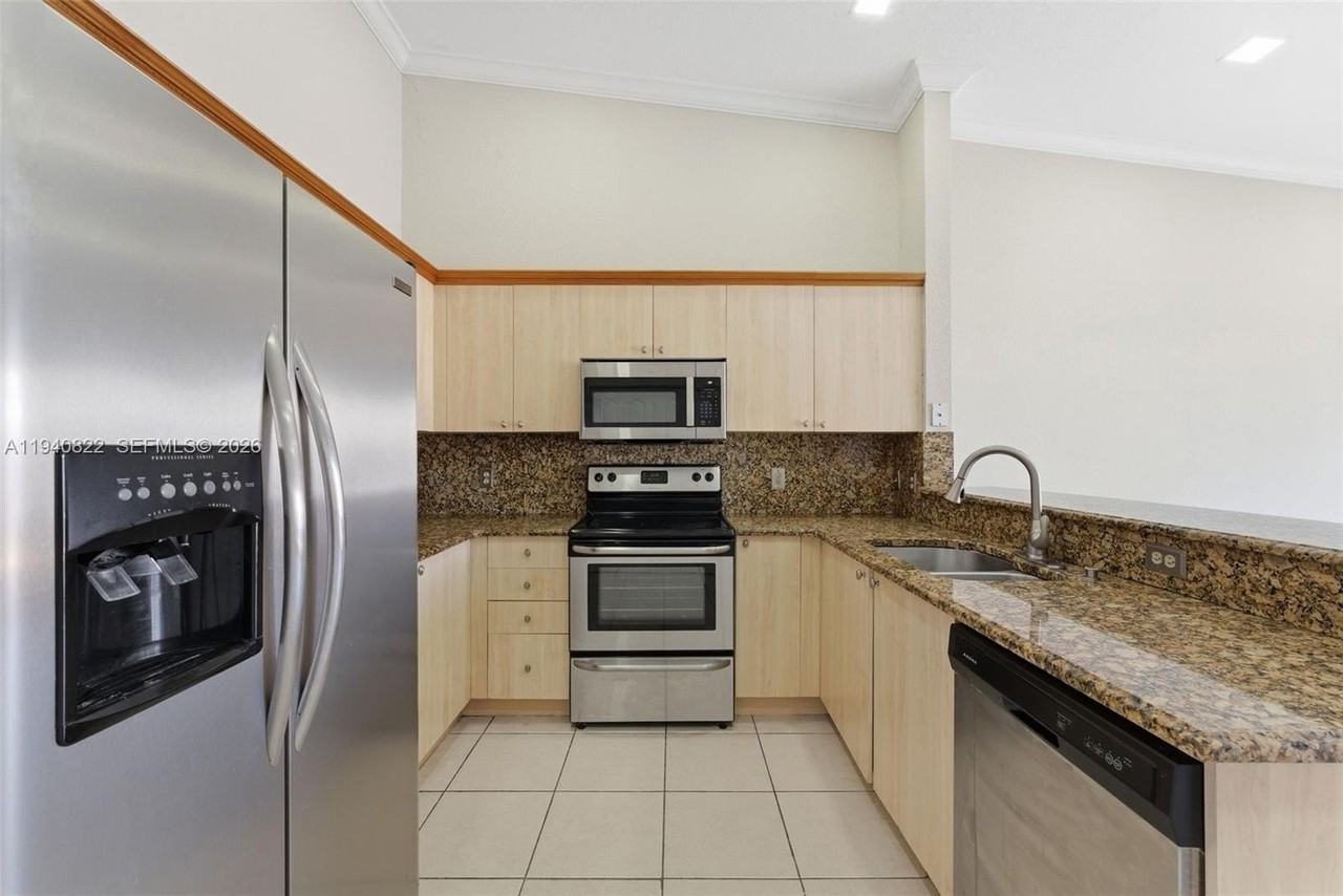 13755 Sw 169th Ter - Photo 4 of 15