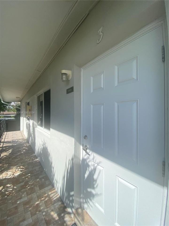 930 Sw 7th Ave #3 - Photo 5 of 22