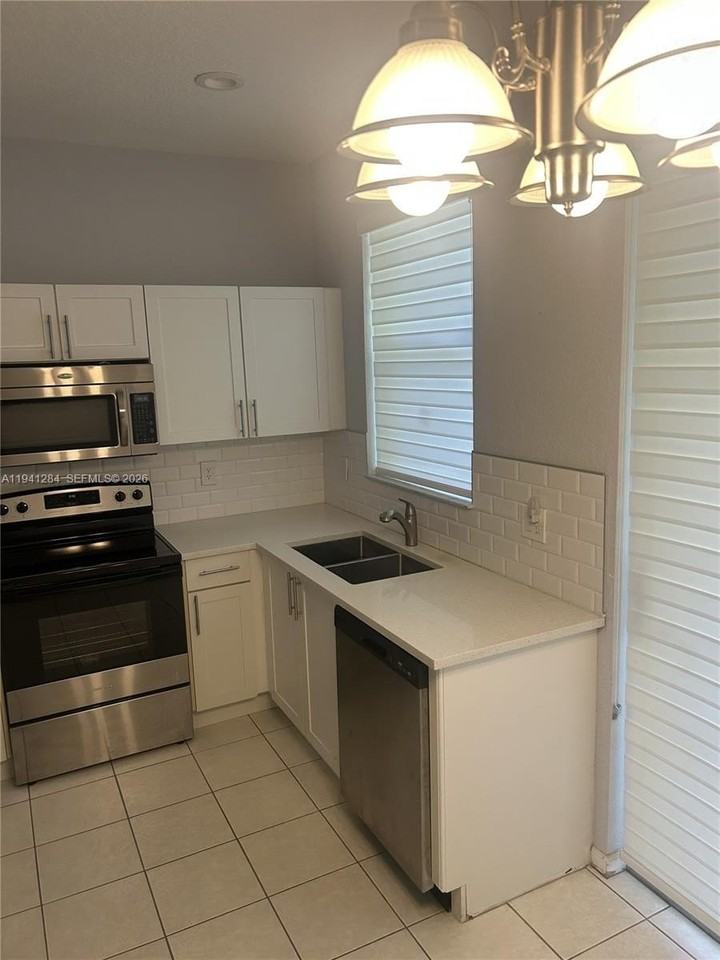 11707 Nw 47th Dr - Photo 2 of 12