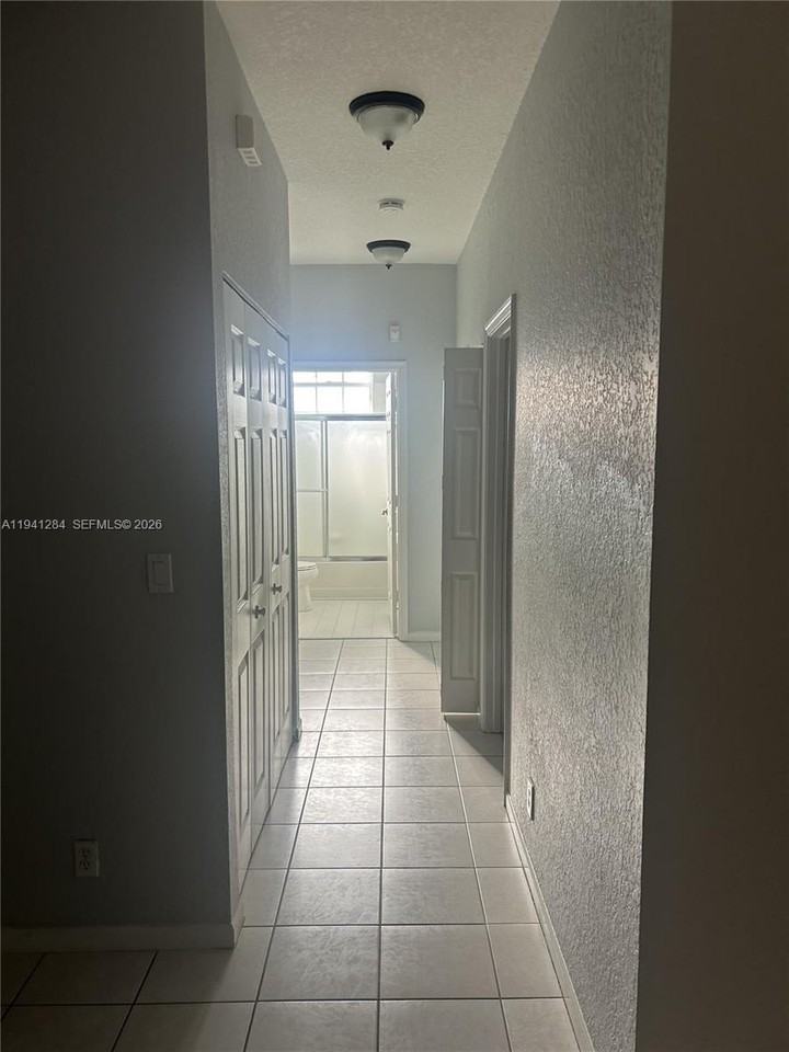 11707 Nw 47th Dr - Photo 6 of 12