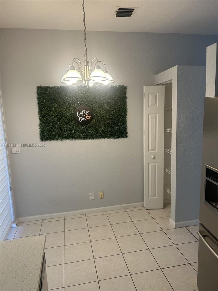 11707 Nw 47th Dr - Photo 7 of 12