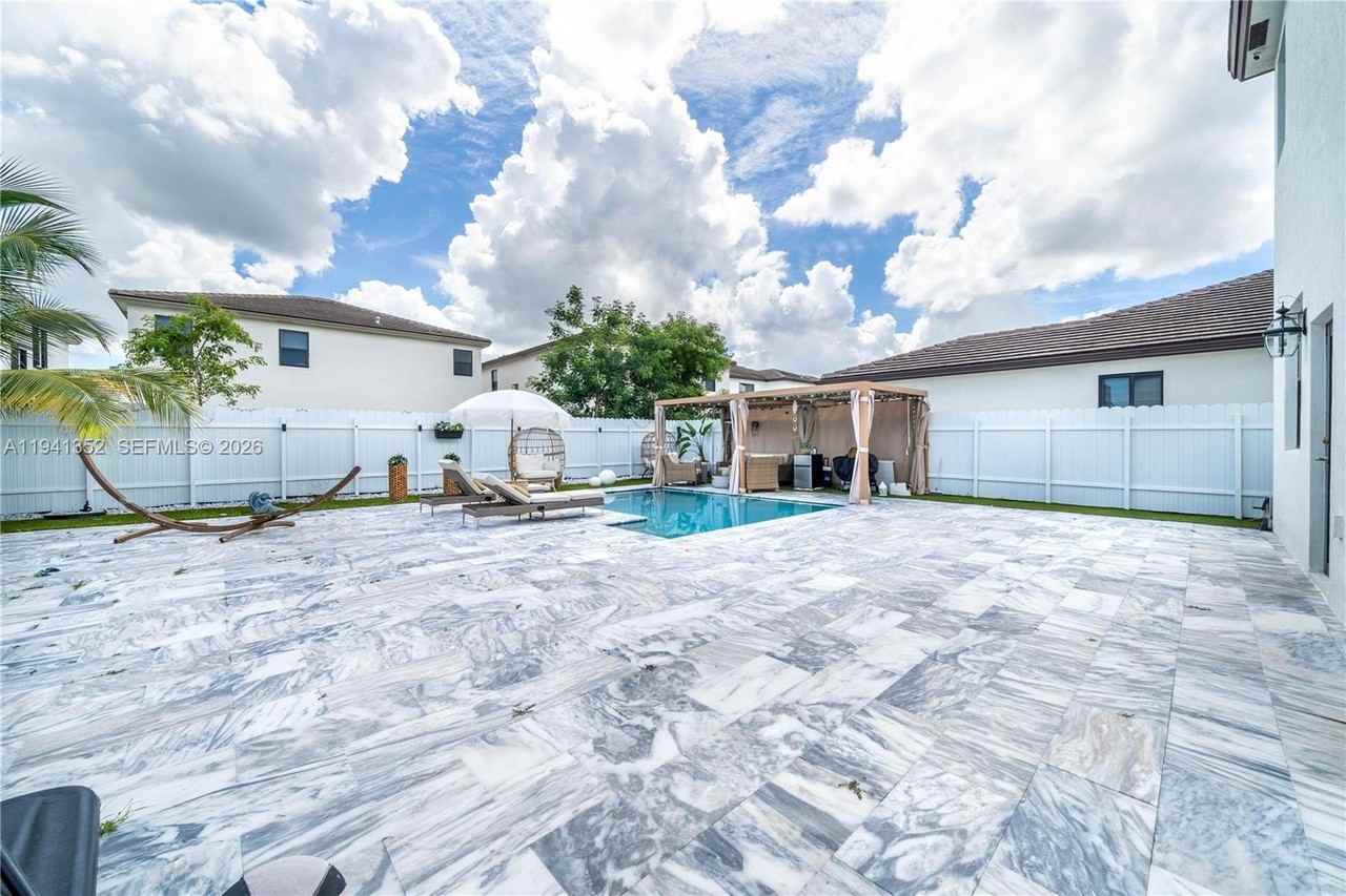 22719 Sw 131st Ave - Photo 2 of 18