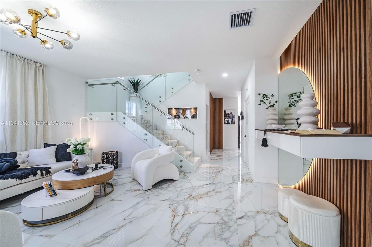 22719 Sw 131st Ave - Photo 4 of 18