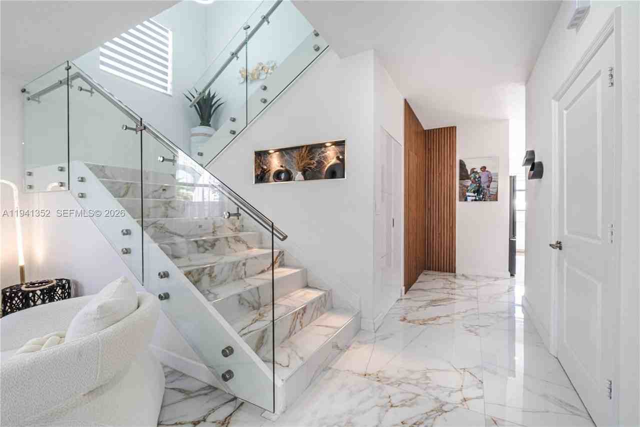 22719 Sw 131st Ave - Photo 5 of 18