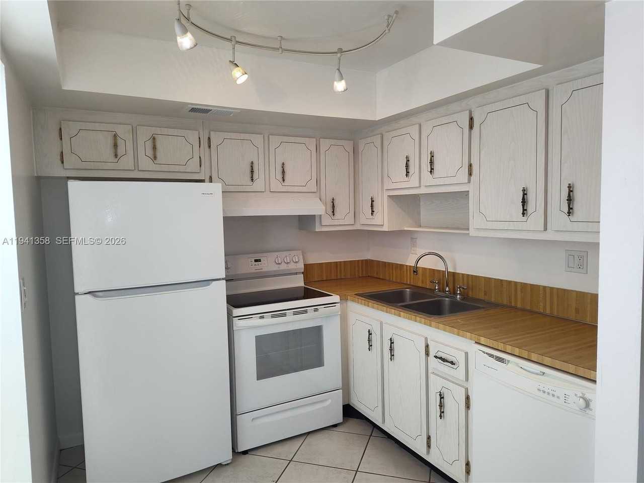 7441 W Sunrise Blvd #7441 - Photo 4 of 12