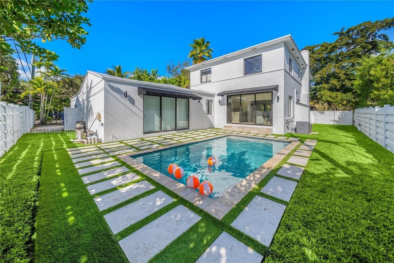 600 Ne 57th St - Photo 2 of 43