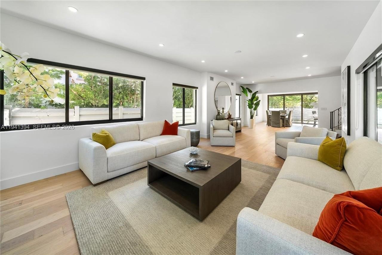 600 Ne 57th St - Photo 4 of 43