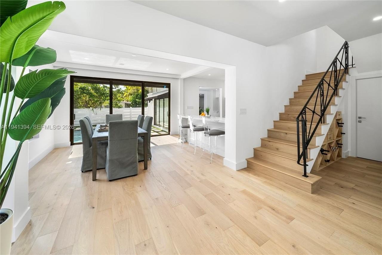 600 Ne 57th St - Photo 5 of 43