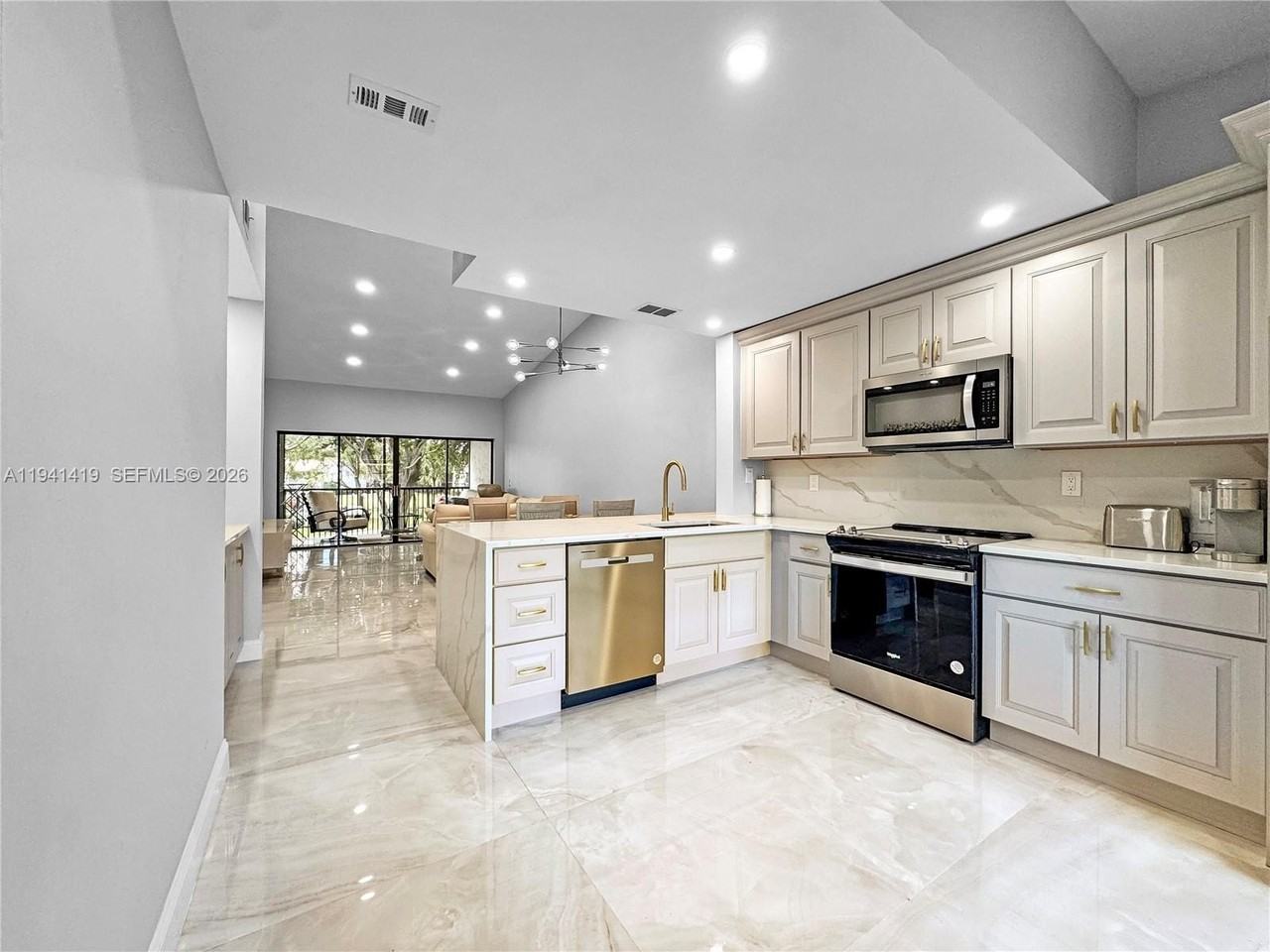 1977 Sw 15th St #116 - Photo 2 of 37