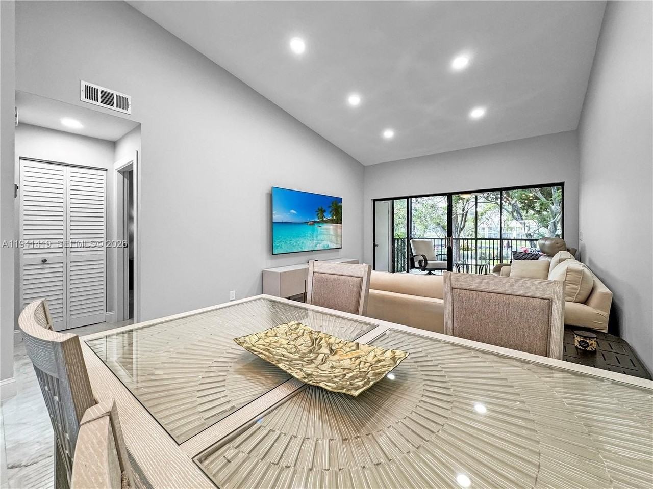 1977 Sw 15th St #116 - Photo 5 of 37