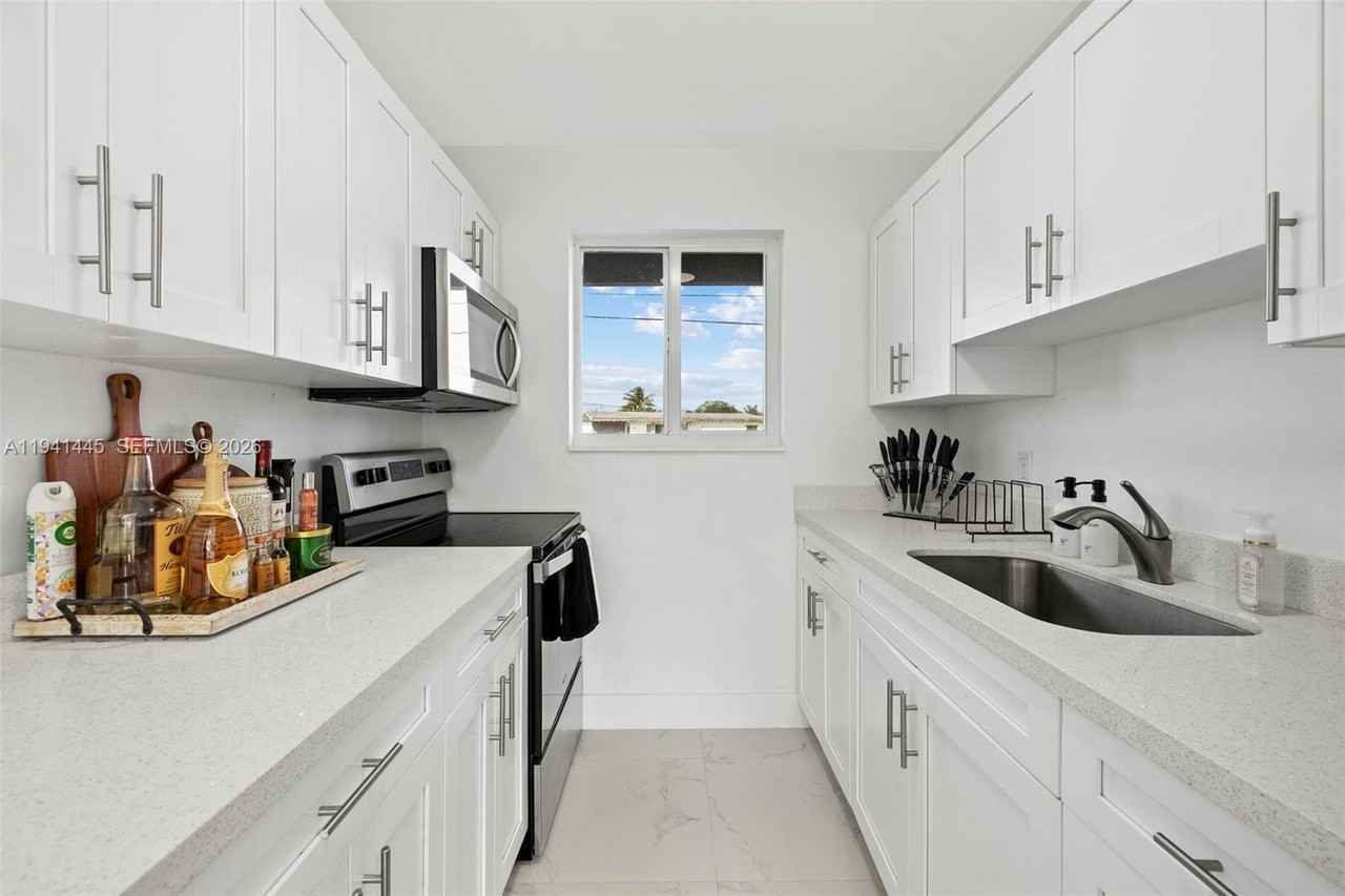 10750 Sw 43rd Ln - Photo 2 of 30