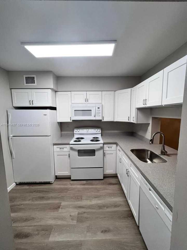 403 Gardens Dr #201 - Photo 6 of 20