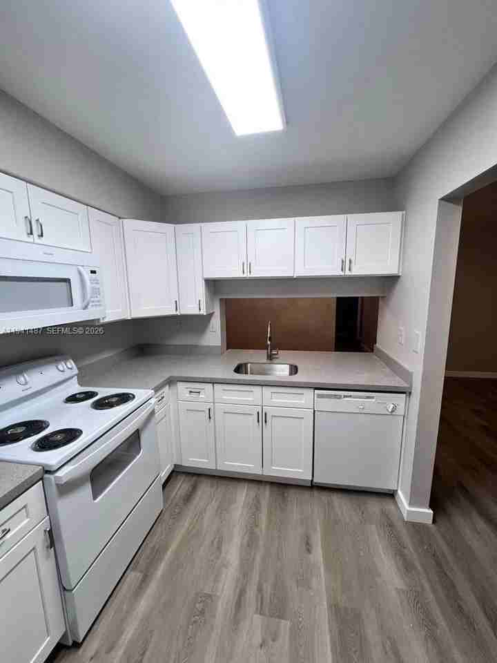 403 Gardens Dr #201 - Photo 7 of 20