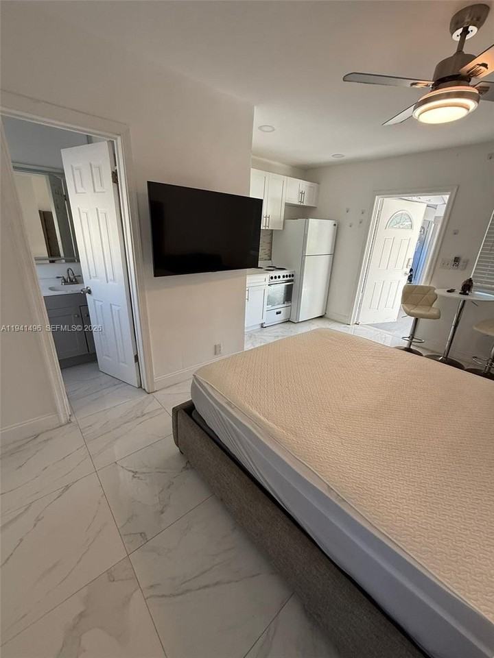 625 S 20th Ave #3 - Photo 2 of 8