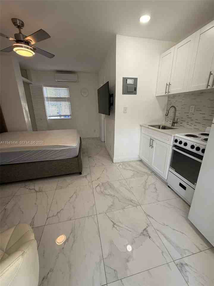 625 S 20th Ave #3 - Photo 3 of 8