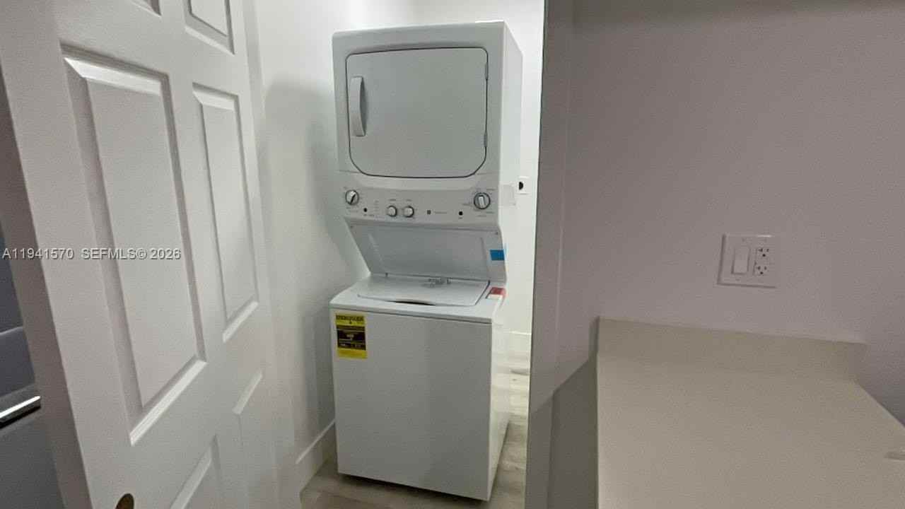 3034 Nw 14th Ave #REAR - Photo 4 of 7