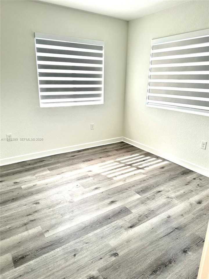 2418 Se 10th Ct - Photo 7 of 18