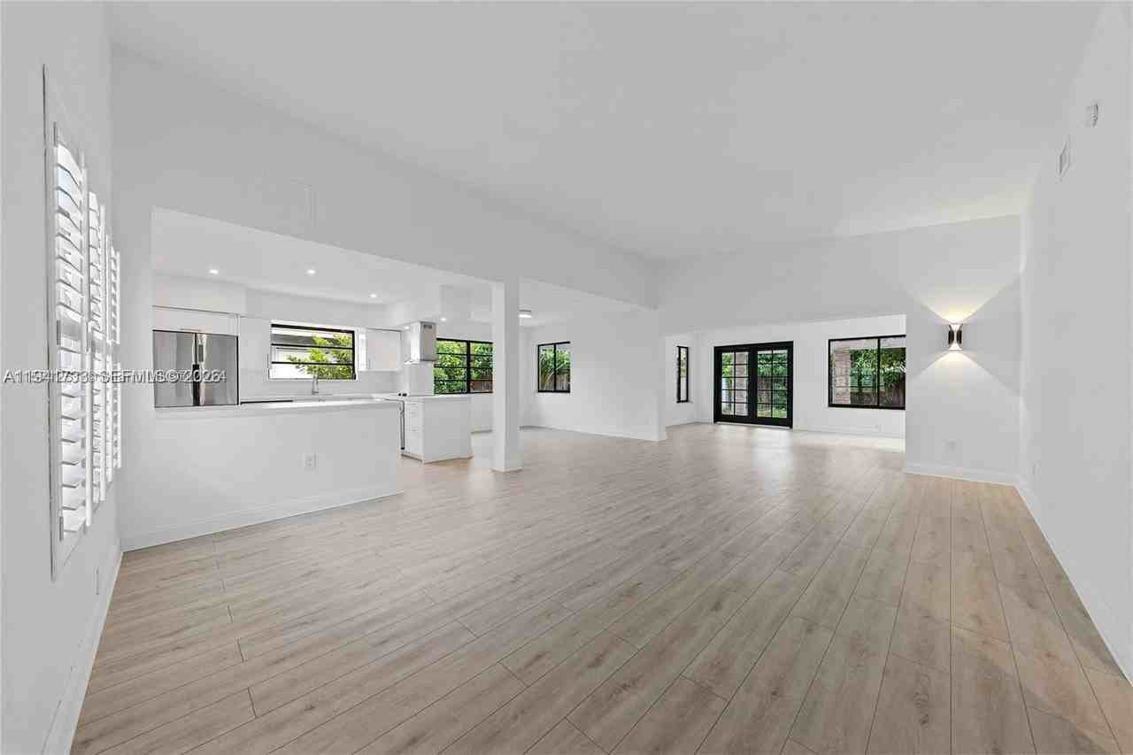 7525 Adventure Ave #1 - Photo 6 of 25