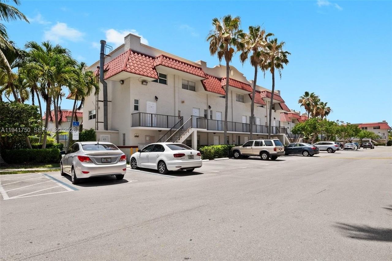 6703 N Kendall Dr #406