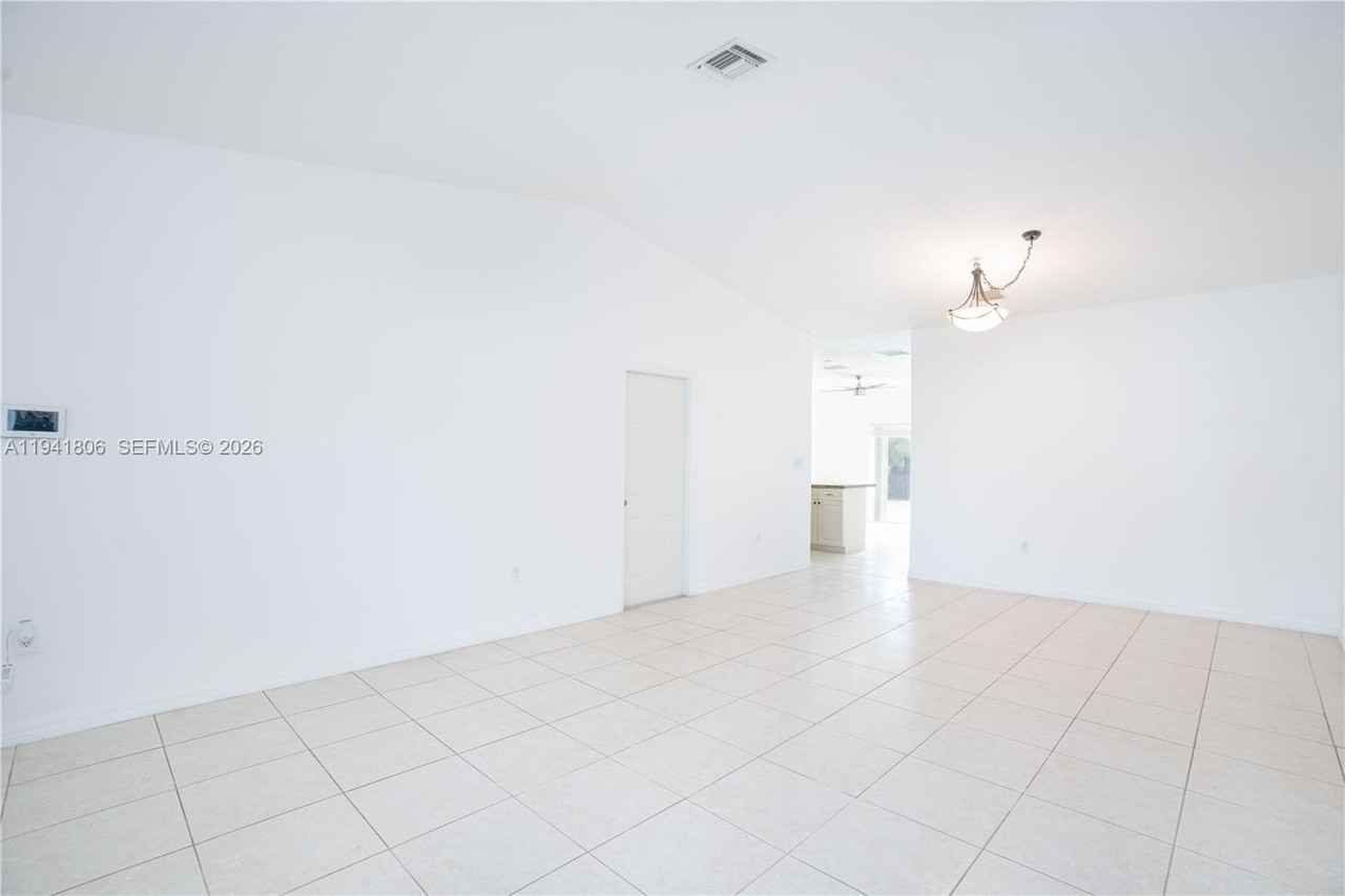 5655 Sw 163rd Path - Photo 7 of 33