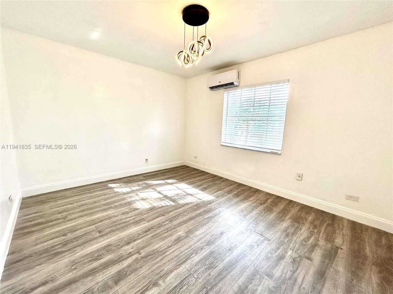 6701 Ne Miami Pl #1 - Photo 4 of 8