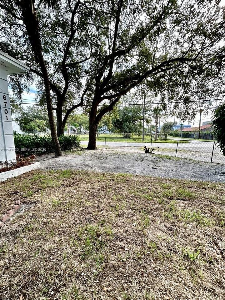 6701 Ne Miami Pl #1 - Photo 7 of 8