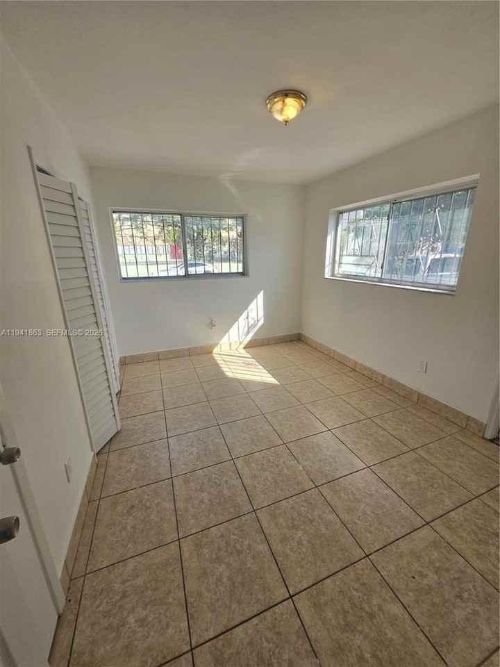 3110 Nw 19th Ave #1 - Photo 6 of 13