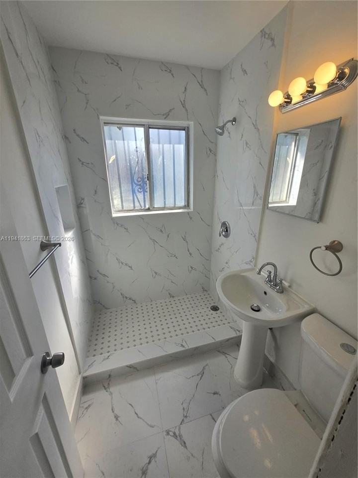 3110 Nw 19th Ave #1 - Photo 7 of 13