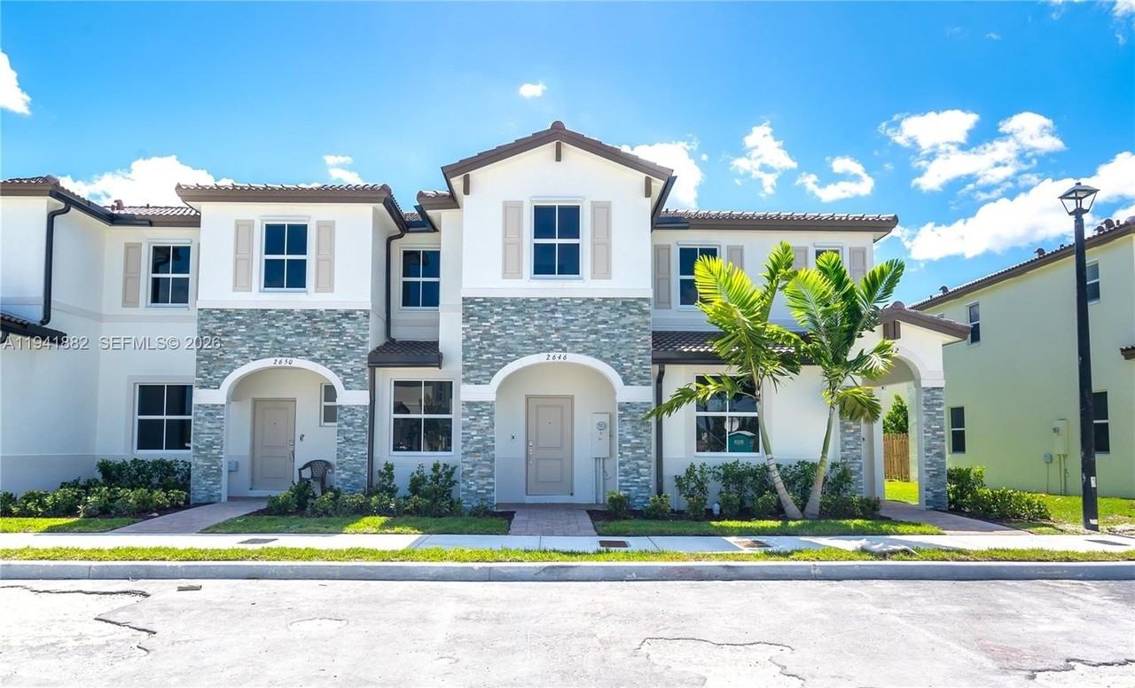 2646 Se 27th Dr #2646 - Photo 2 of 50