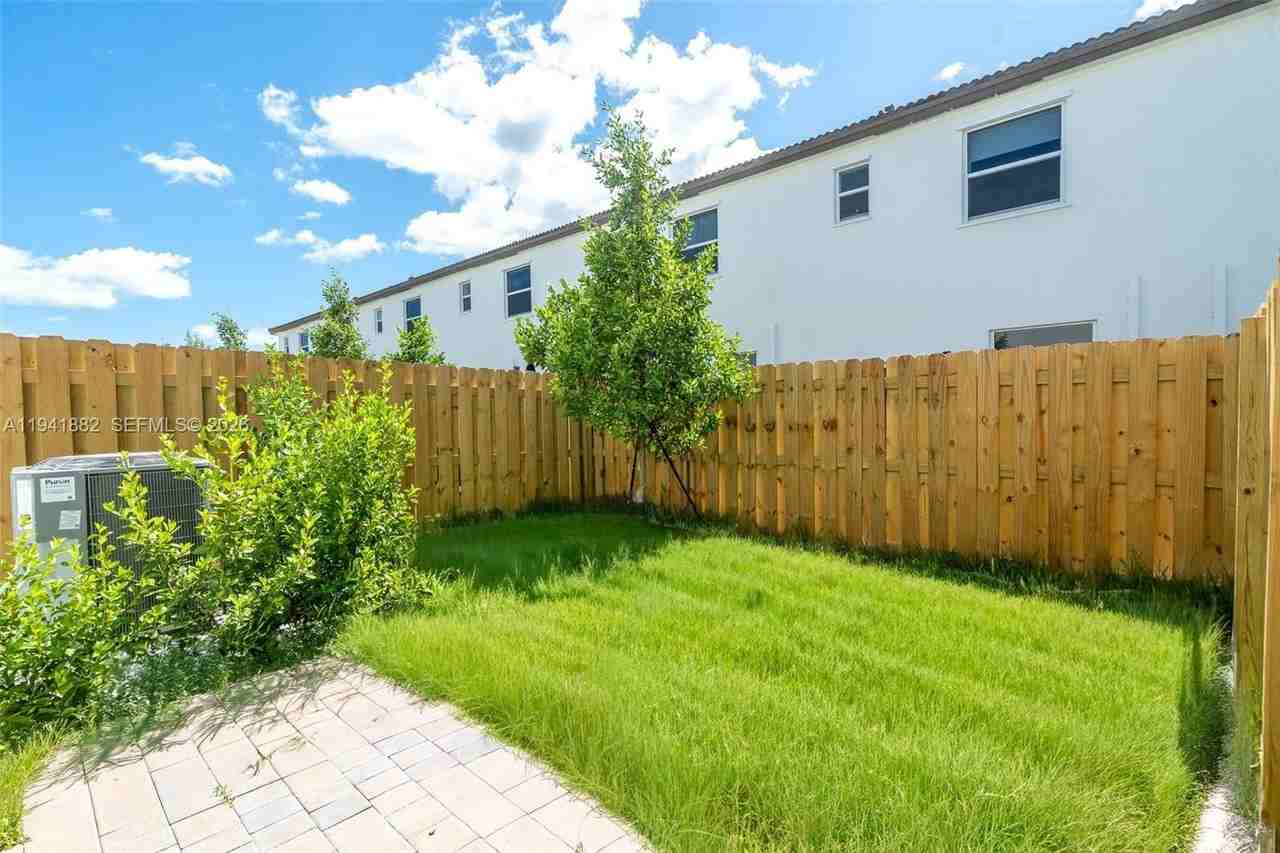 2646 Se 27th Dr #2646 - Photo 6 of 50