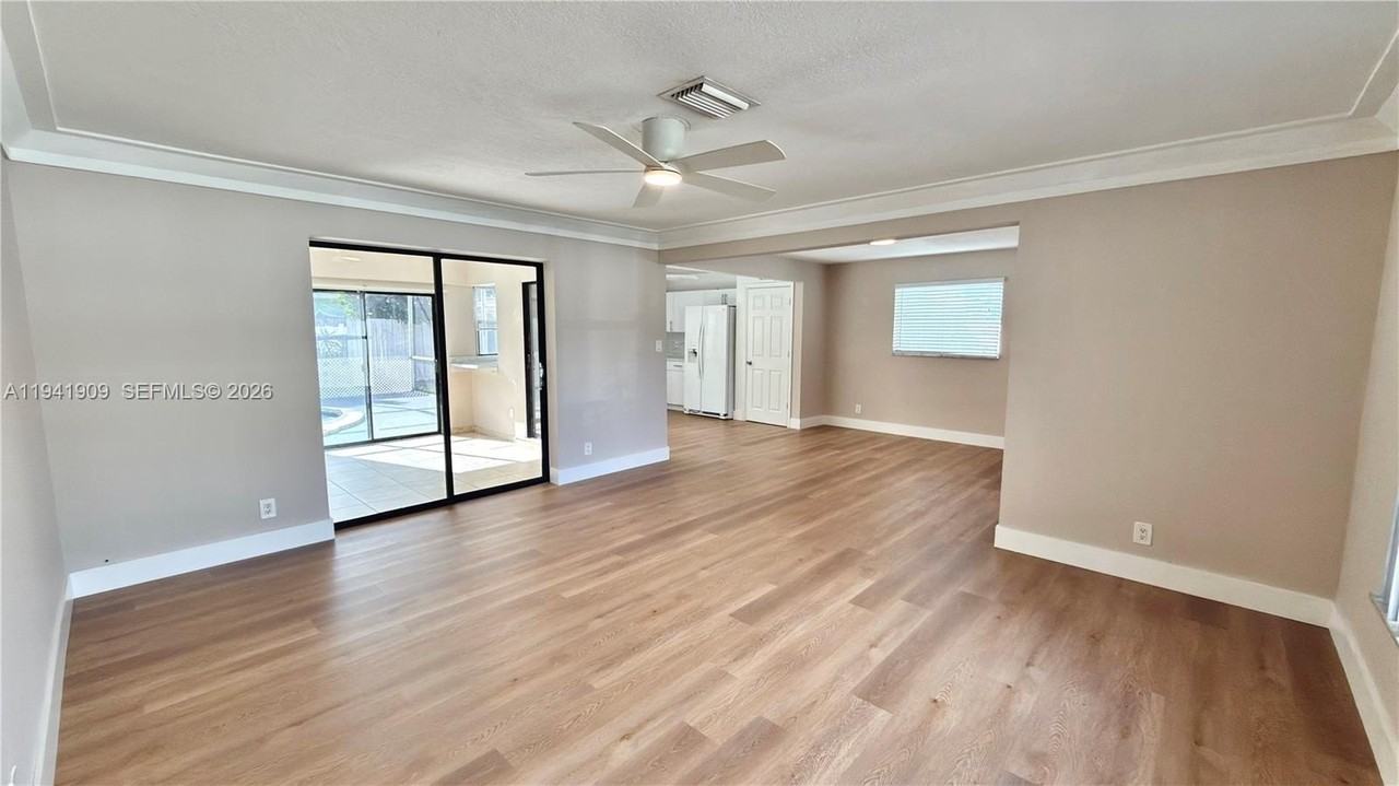 6586 Nw 4th St #6586 - Photo 4 of 30