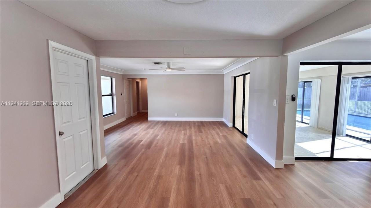 6586 Nw 4th St #6586 - Photo 5 of 30