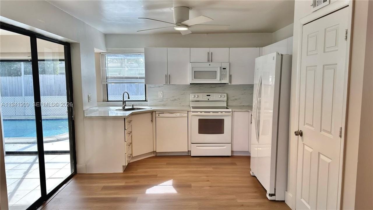 6586 Nw 4th St #6586 - Photo 7 of 30