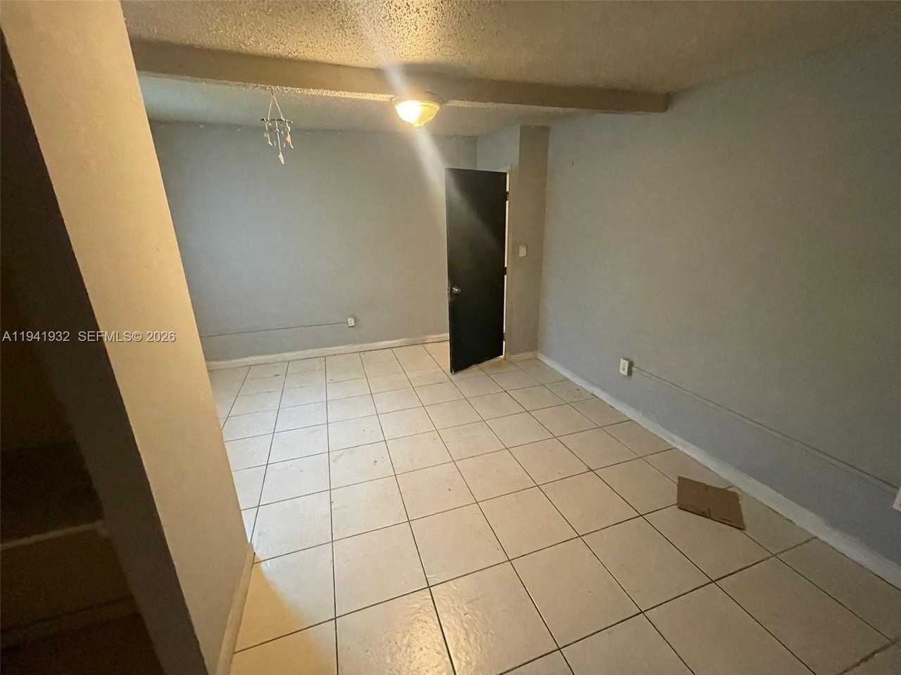 1645 Lauderdale Manor Dr #1645 - Photo 2 of 13