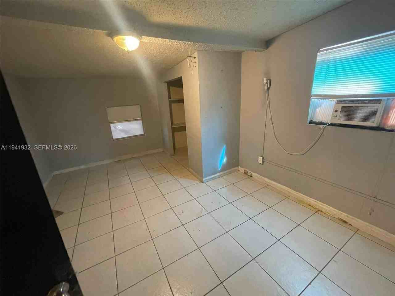 1645 Lauderdale Manor Dr #1645 - Photo 3 of 13