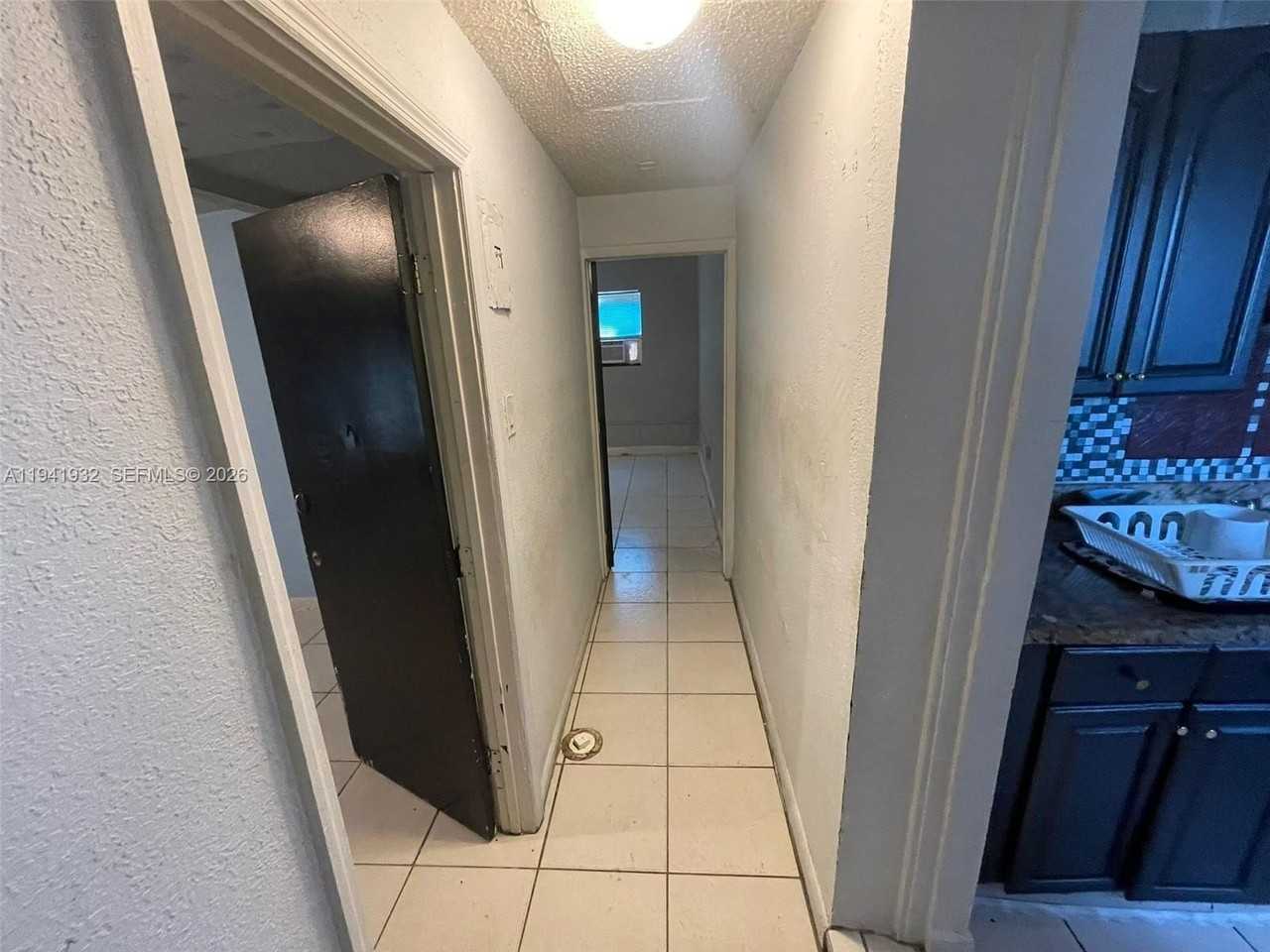 1645 Lauderdale Manor Dr #1645 - Photo 4 of 13