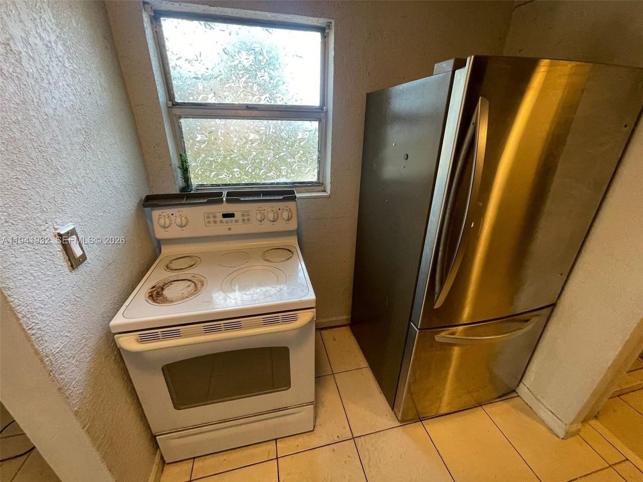 1645 Lauderdale Manor Dr #1645 - Photo 6 of 13