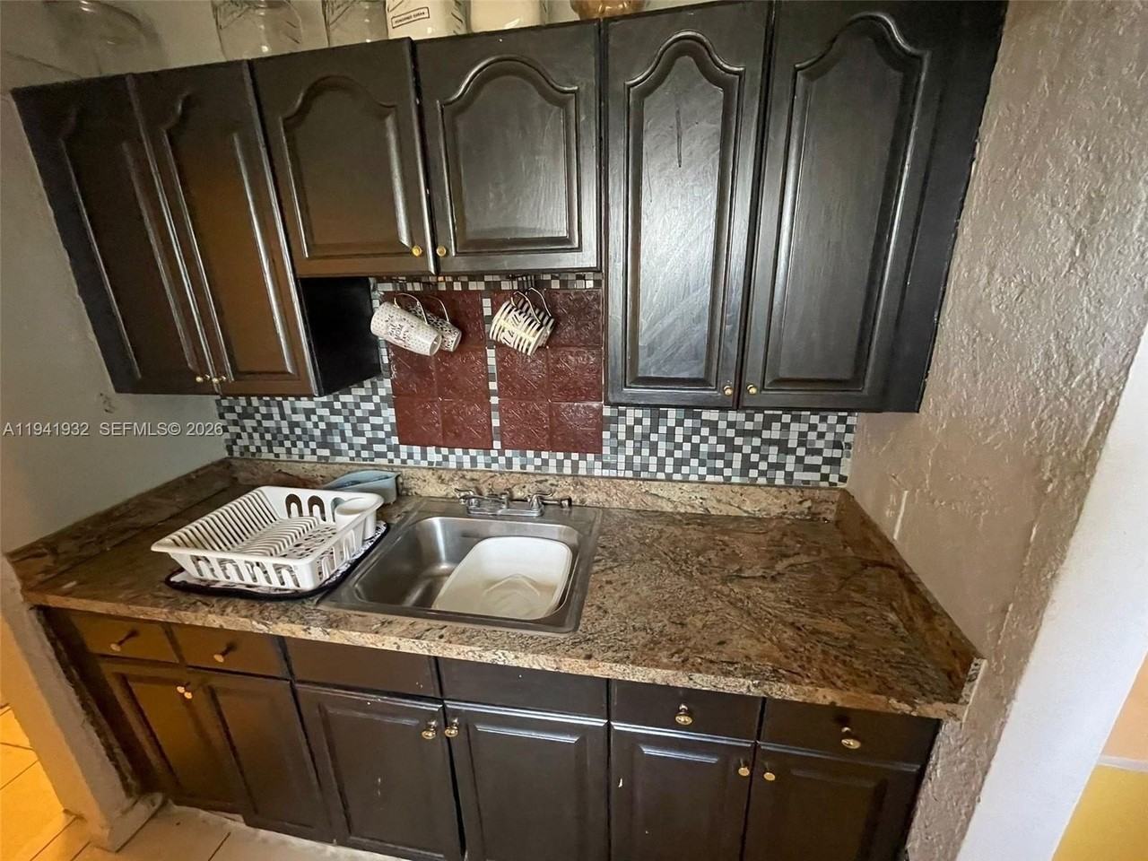 1645 Lauderdale Manor Dr #1645 - Photo 7 of 13