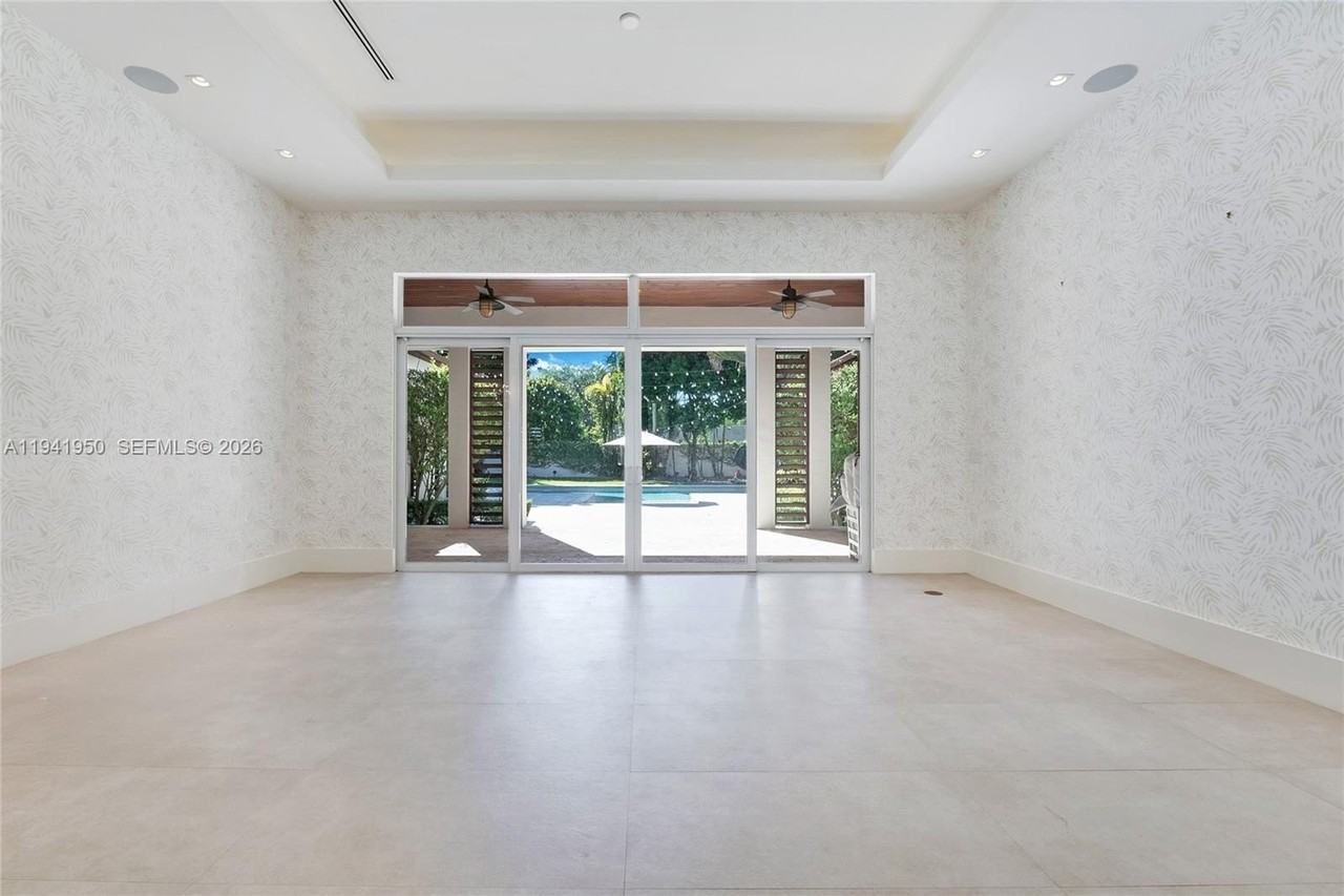 6880 Sw 82nd Ave - Photo 3 of 29