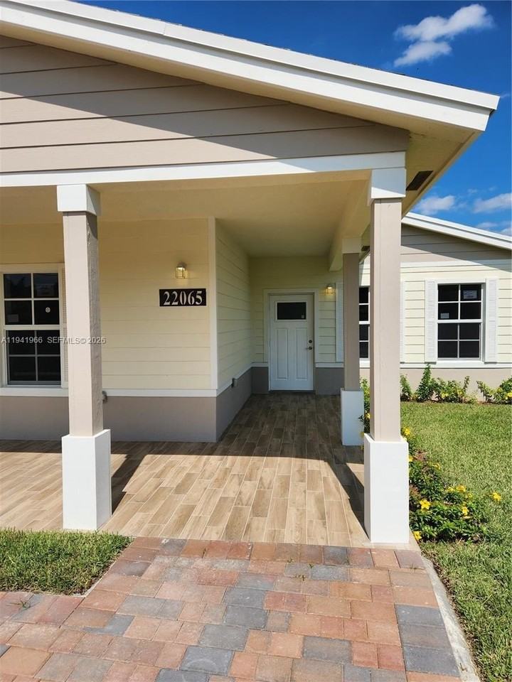 22065 Miami Ave - Photo 2 of 27