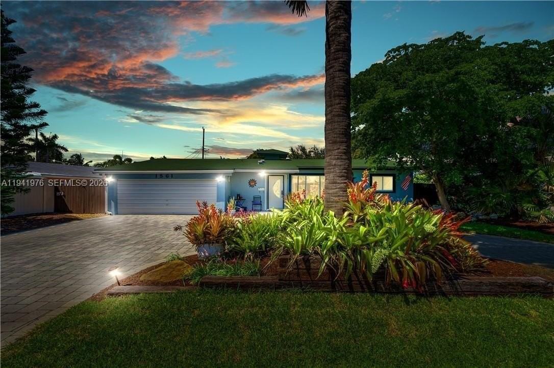 1561 Ne 47th St - Photo 2 of 41