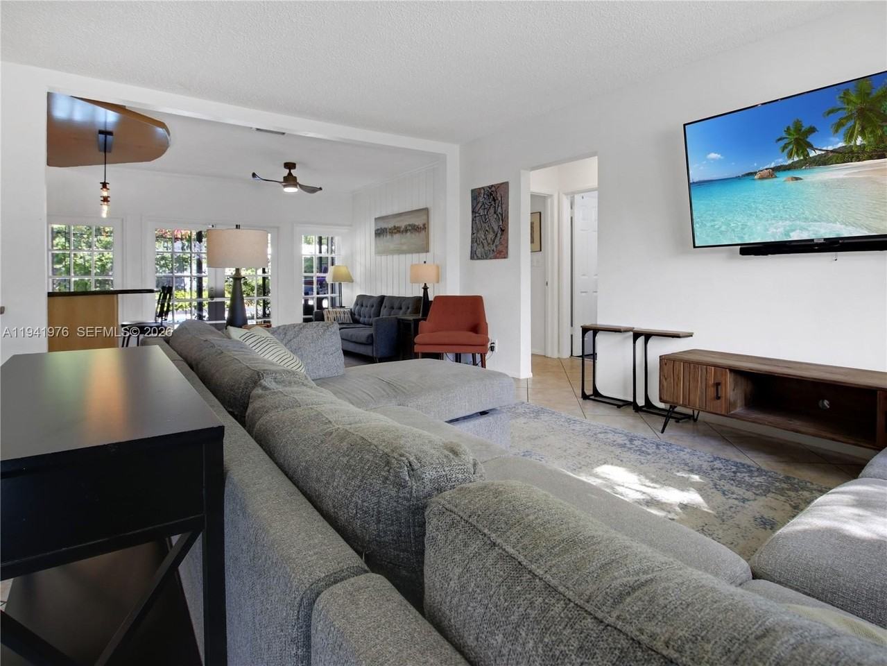 1561 Ne 47th St - Photo 4 of 41